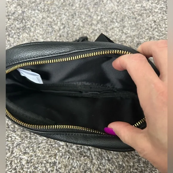 Adidas Faux Leather Belted Bag with adjustable belt and gold accents NWOT - Picture 4 of 9